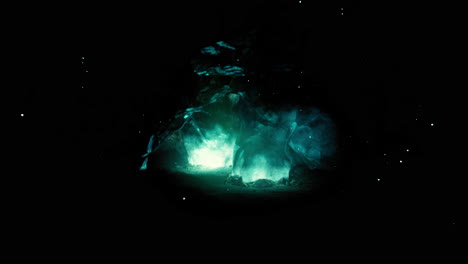 fuego azul en una cueva oscura