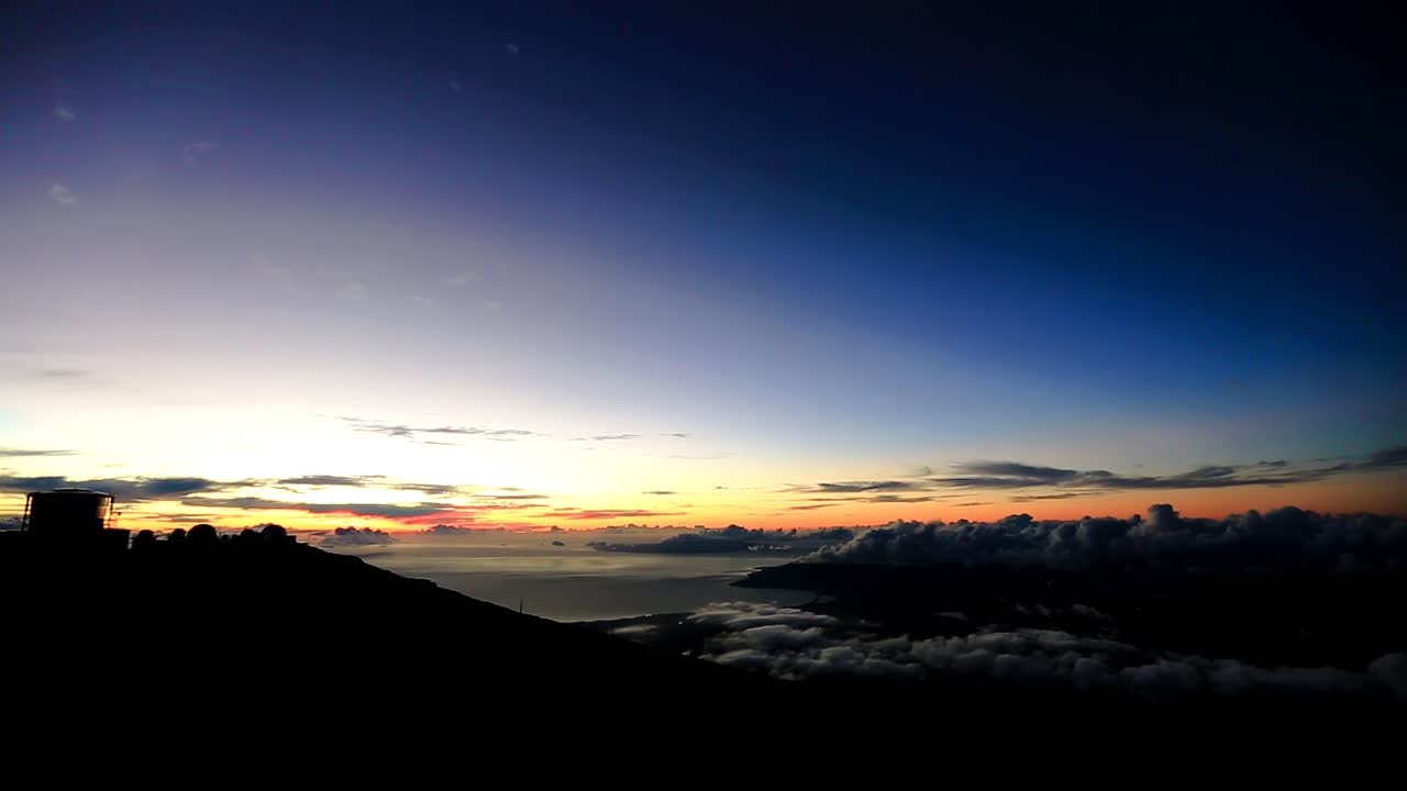 ハワイ - ハレアカラ天文台の頂上からの夕日タイムラプス