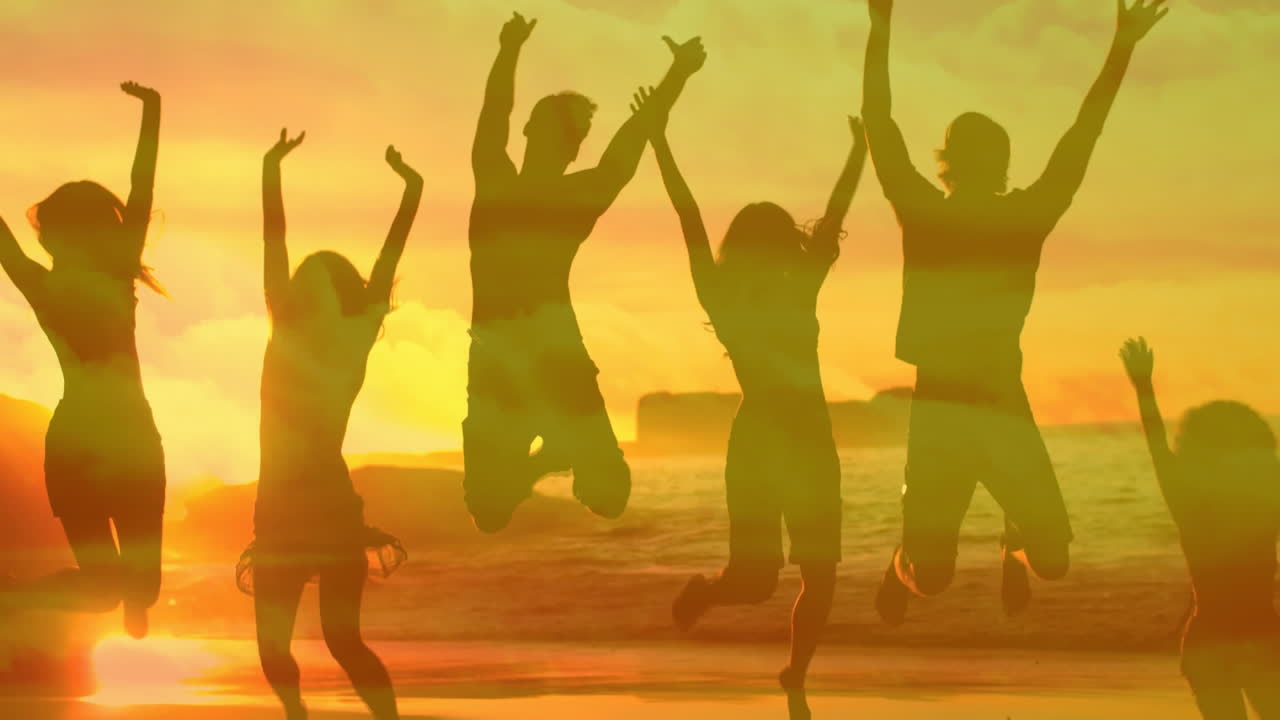 오렌지색 구름과 함께 바 ⁇ 가에서 재미있게 점프하는 친구들의 그룹의 애니메이션.