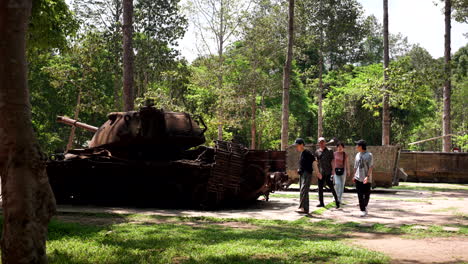 people sightseeing, conflict exhibit memorial, famous saigon landmark