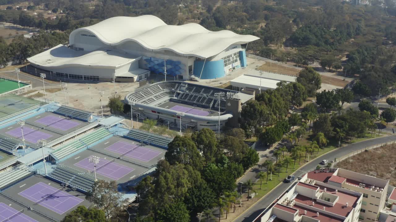 toma de drone del centro acuatico y el centro panamericano de tenis en el codigo metropolitano de guadalajara zapopan, jalisco, mexico