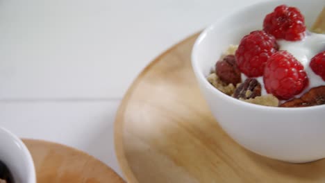 Two-bowls-of-breakfast-cereals-4k