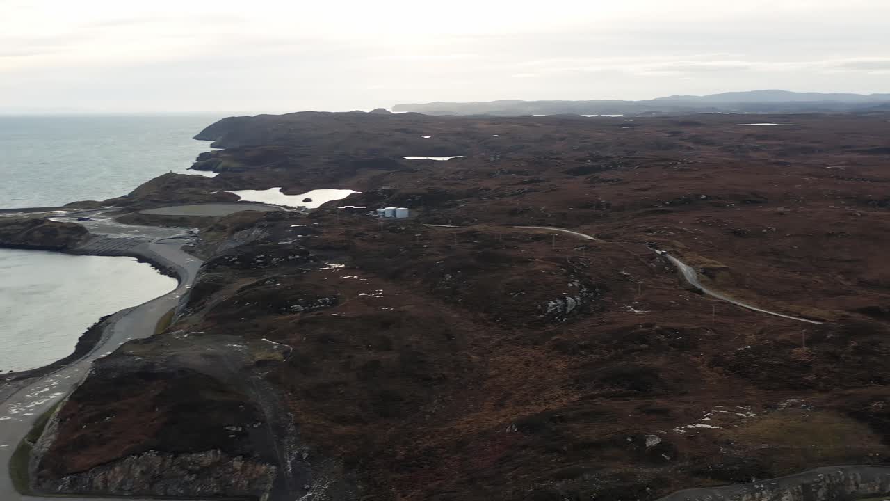 Droneopptak over Stornoway dypvannshavn mot Arnish industrianlegg