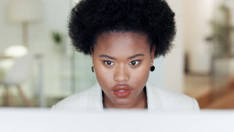 Beautiful-businesswoman-reading-an-email