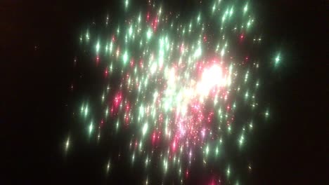 fuochi d'artificio sul cielo nero come sfondo durante i festival in india