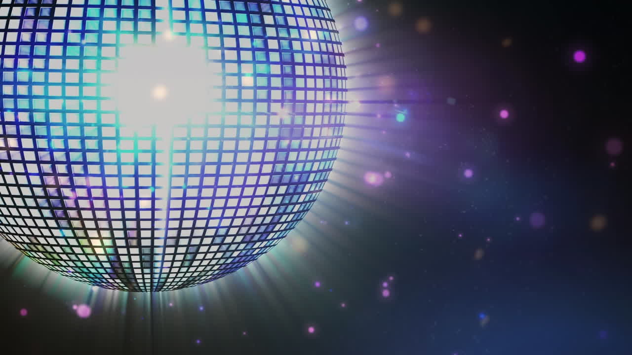 animación de manchas de luz sobre una bola de discoteca brillante giratoria contra un fondo azul.