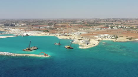 puerto deportivo de ayia napa en construcción