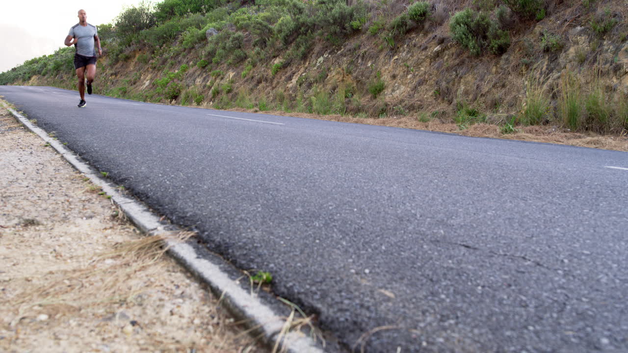 그는 심각한 속도를 가지고 있습니다.