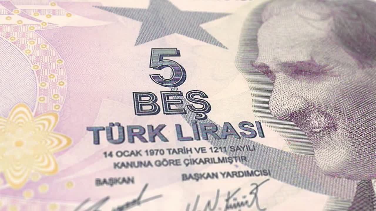 터키 리라 5 리라 지폐, 5 터키 라이라, 터키 라이러의 클로즈업 및 매크로 뷰, 추적 및 도리, 5, 10, 20, 50, 100, 200 터키 라이르 지폐 관찰 및 예비 측면, 터키 돈 통화 배경, 루프 가능한 움직이는 이미지