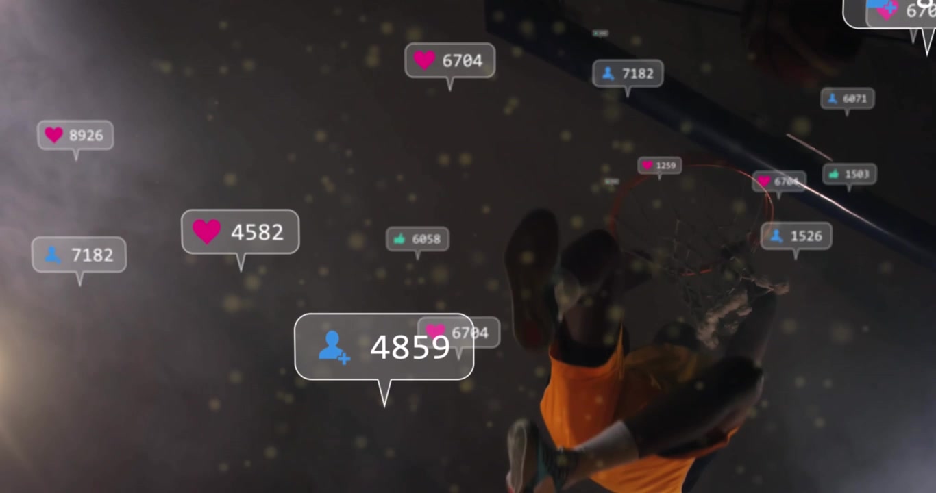 Basketballspiller udfører slam dunk med overlejringer af engagement på sociale medier