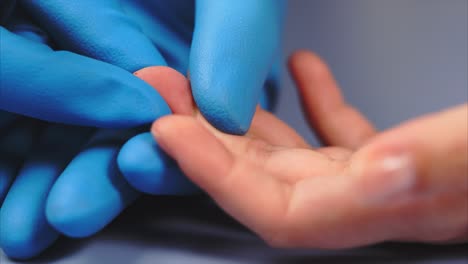 finger prick blood draw procedure