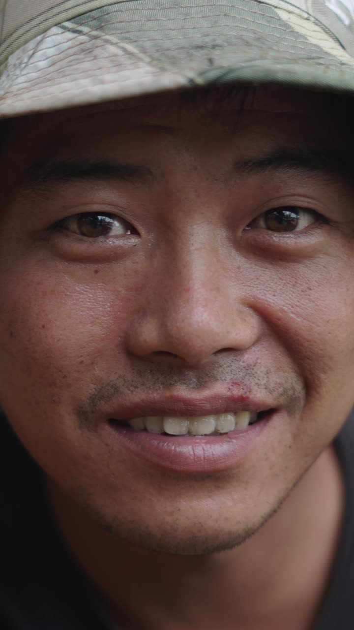 웃는 남자 의 클로즈업 초상화