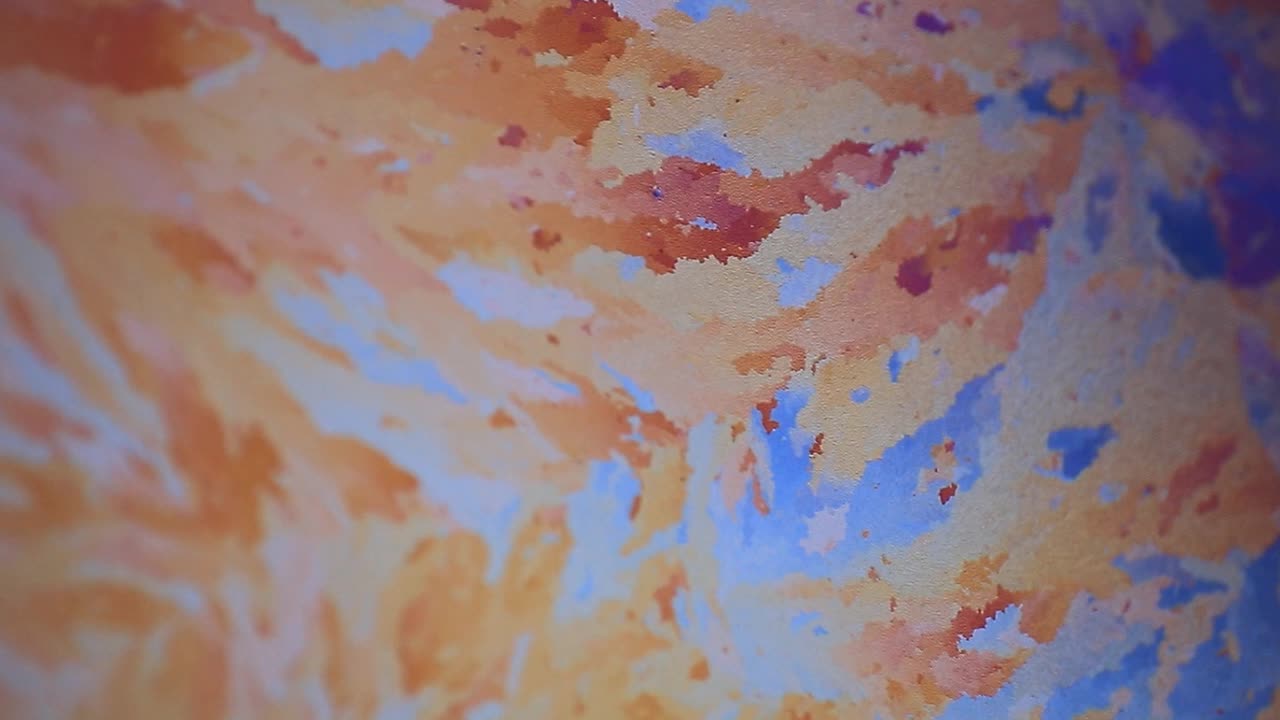 편광 필터 사용으로 인해 고정된 창에서 추상적인 색상 변화 효과