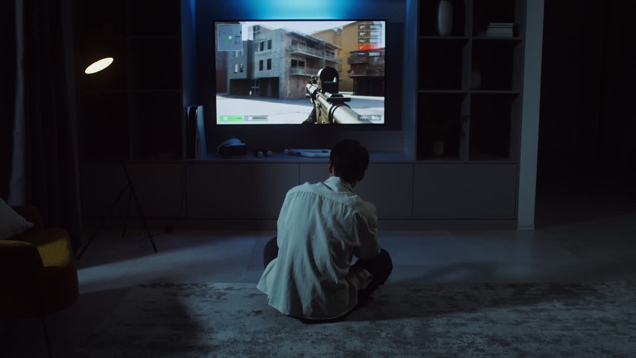 집에서 비디오 게임을 하는 남자