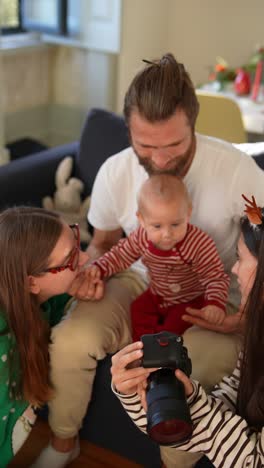 sessão de fotos de natal em família com o bebé