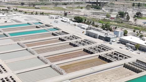 la planta de tratamiento de agua jensen del distrito metropolitano de agua en los ángeles, california