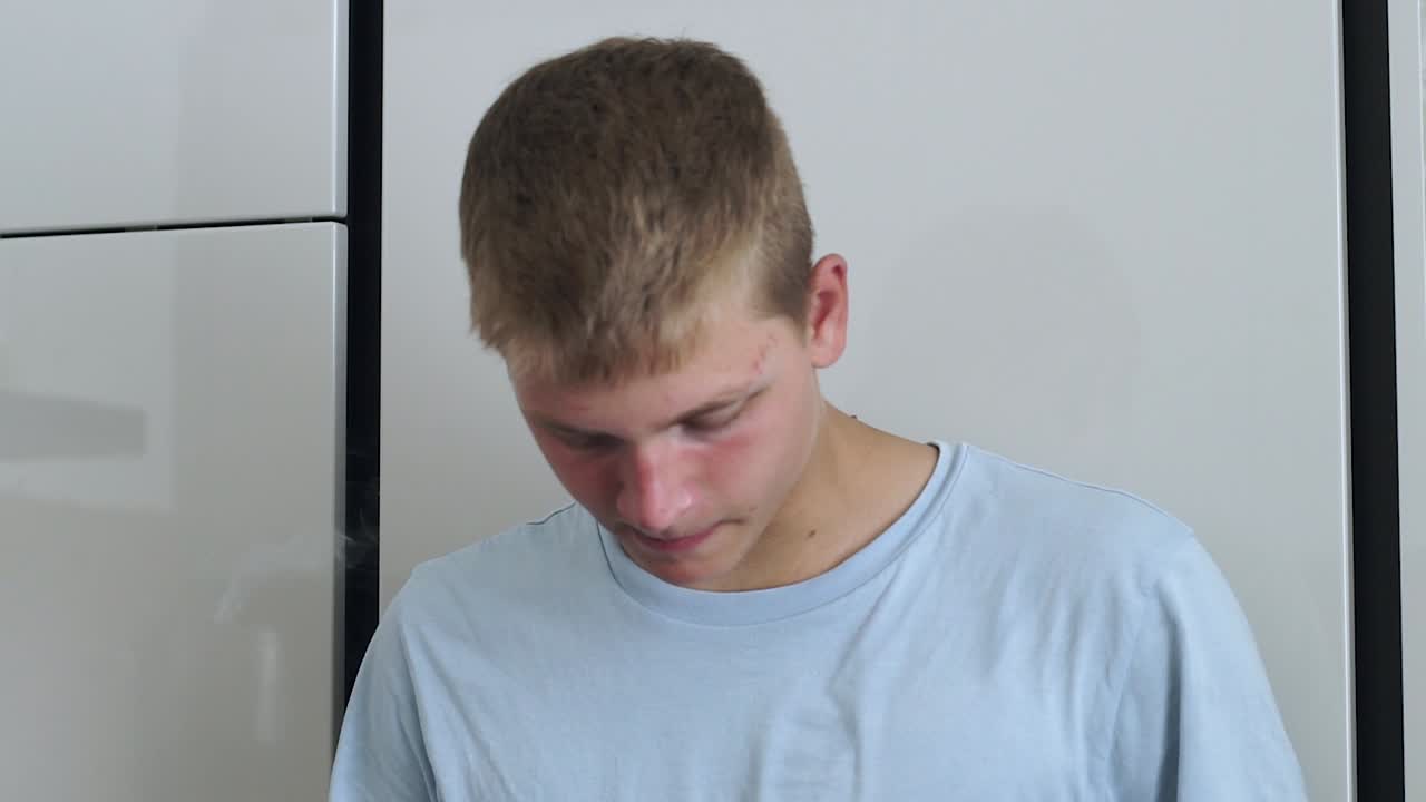 젊은 남자가 베이핑