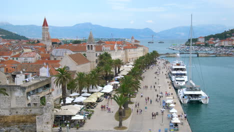 Vista-Panorámica-Del-Casco-Antiguo-De-Trogir-En-Croacia