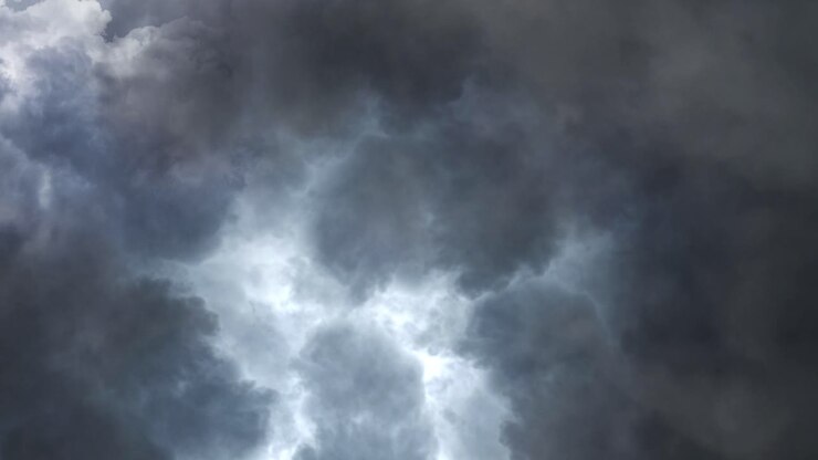 Nubi tempestose scure e minacciose