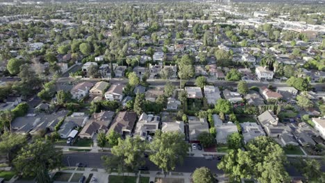 Sherman-Oaks-residential-of-homes,-during-the-day,-aerial-view