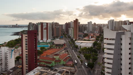 Timelapse-of-the-city-with-sun-and-clouds-and-buildings,-Fortaleza,-Ceara,-Brazil