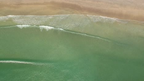 Relaxing-Waves-On-a-Beach