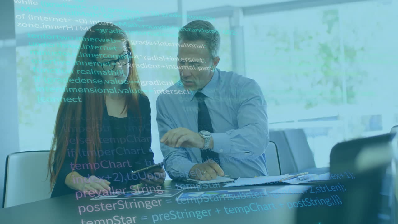 animación del procesamiento de datos digitales sobre diversas personas de negocios en la oficina