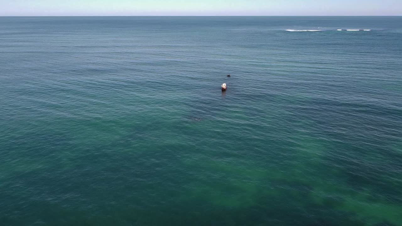 alkimos 난파선, 퍼스를 향한 높은 공중 비행