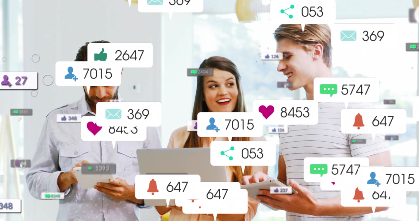 Ledere utforsker sosiale mediers globale nettverk via digitale enheter i en animert video.