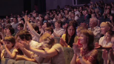 Público-Aplaudió-En-El-Teatro-O-En-El-Cine-Pan-2