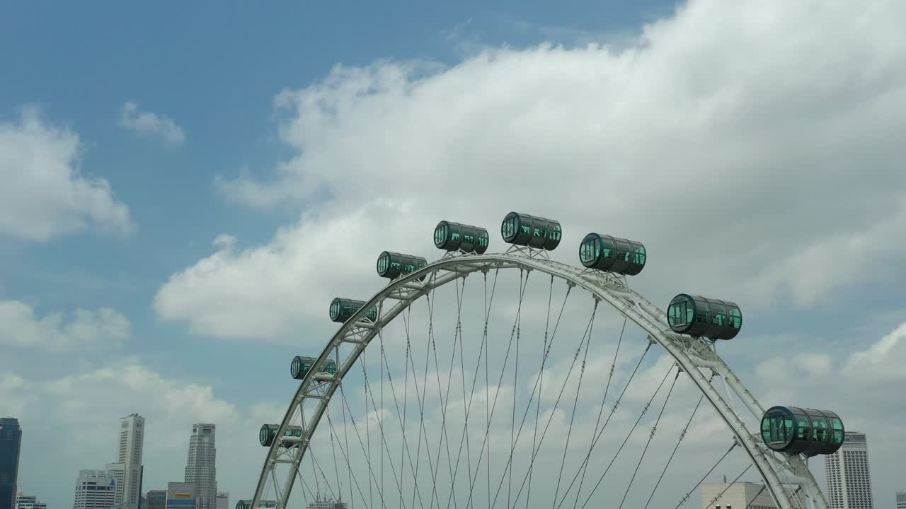 싱가포르의 유명한 플라이어 캐빈 클로즈업 항공 파노라마 4k