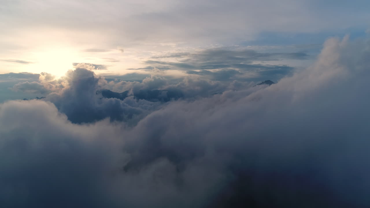 el pintoresco paisaje celestial de nubes