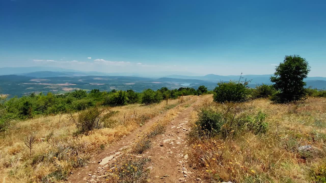 hermosa cima de la montaña con cielo despejado ninguna persona azul y naranja amarillo