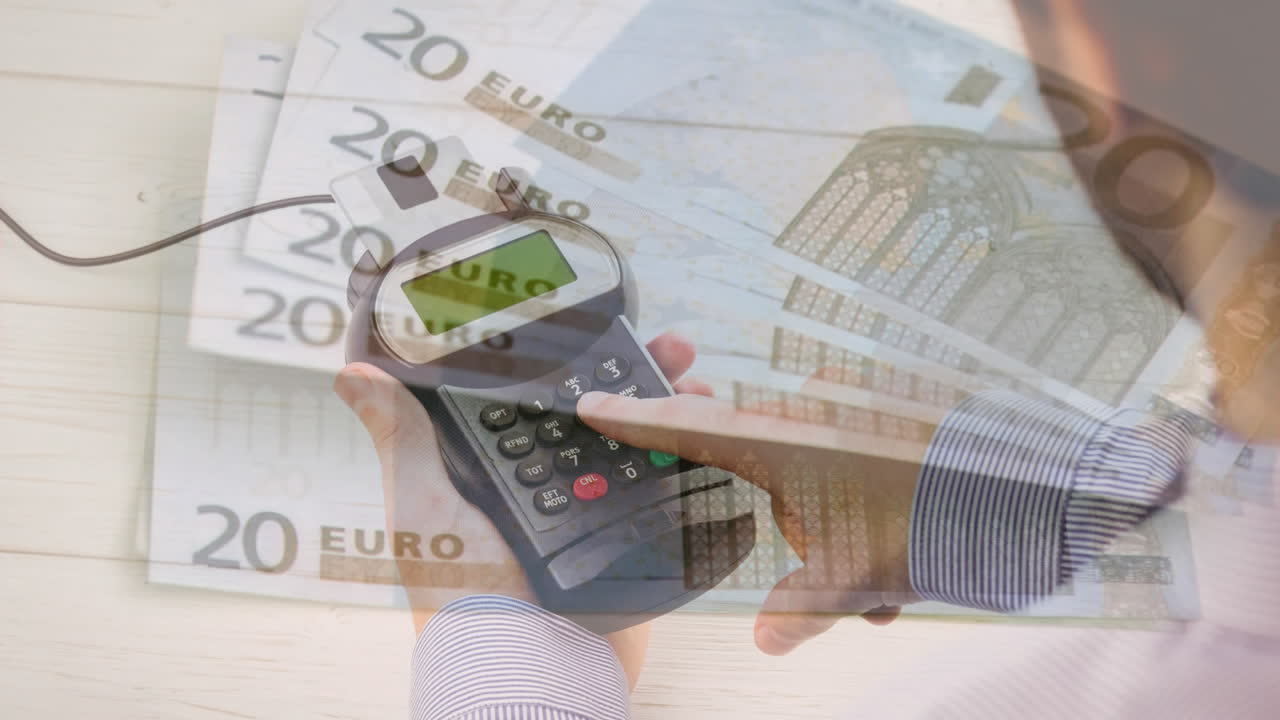 Animazione di banconote in euro che cadono sulla mano di un uomo caucasico che tiene un terminale di pagamento