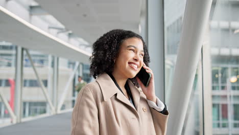 Woman-with-phone-call,-airport