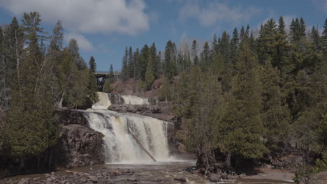 Gooseberry-Falls-State-Park-Minnesota-with-Rushing-Water