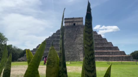 chichen itza pyramid in mexico