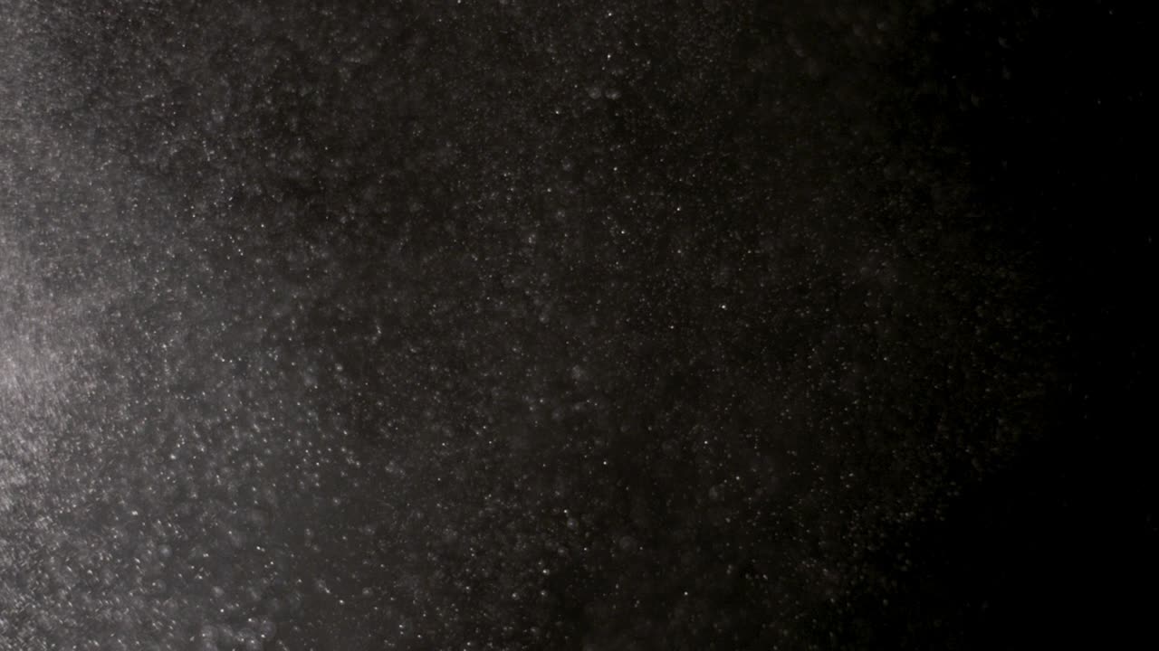 검은 바탕에 분리 된 파우더