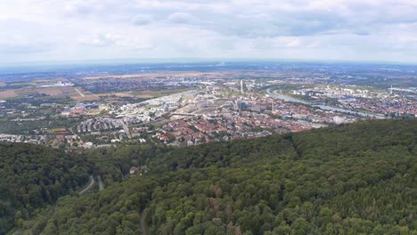avión no tripulado volando hacia heidelberg alemania