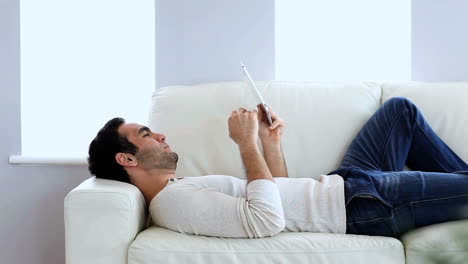 Man-using-a-tablet-pc-on-the-couch