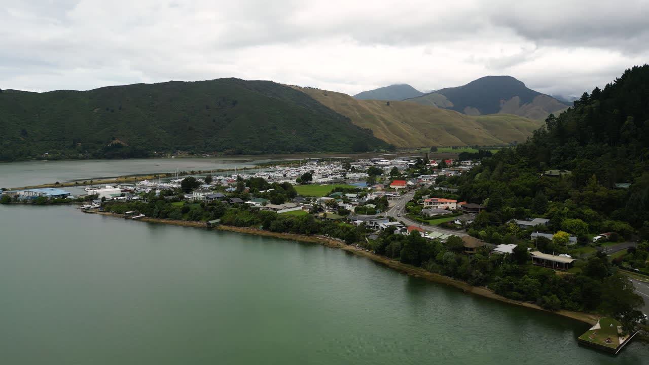 뉴질랜드 남섬 타스만 만에 있는 넬슨의 공중 전망