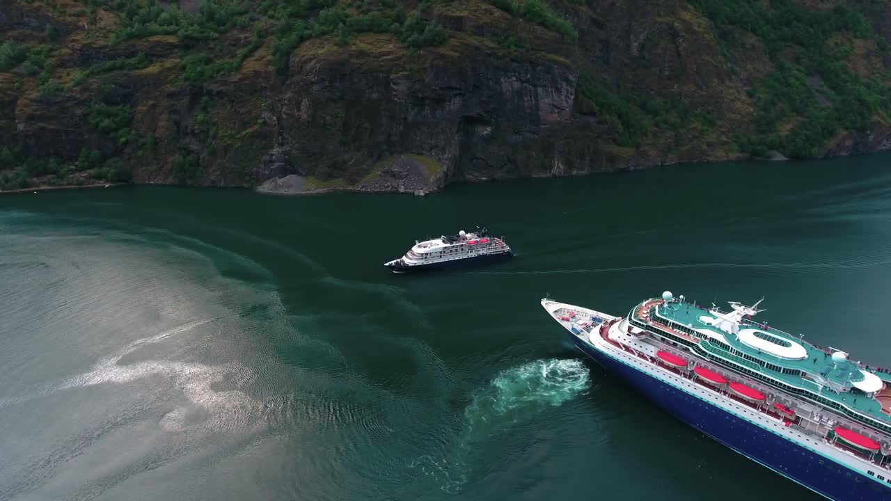 buque de crucero, buques de crucero en sognefjord o sognefjorden, noruega