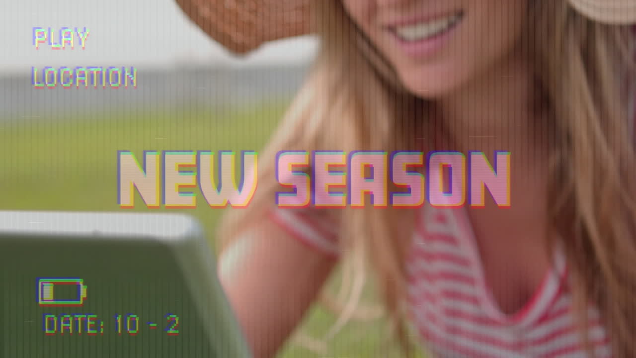 디지털 인터페이스와 여성 온라인 쇼핑으로 비디오 카메라 화면에 새로운 시즌 텍스트의 애니메이션