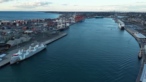 Aerial-Shot-Of-Distinctive-Port-Area-In-Fremantle-In-Perth,-Western-Australia