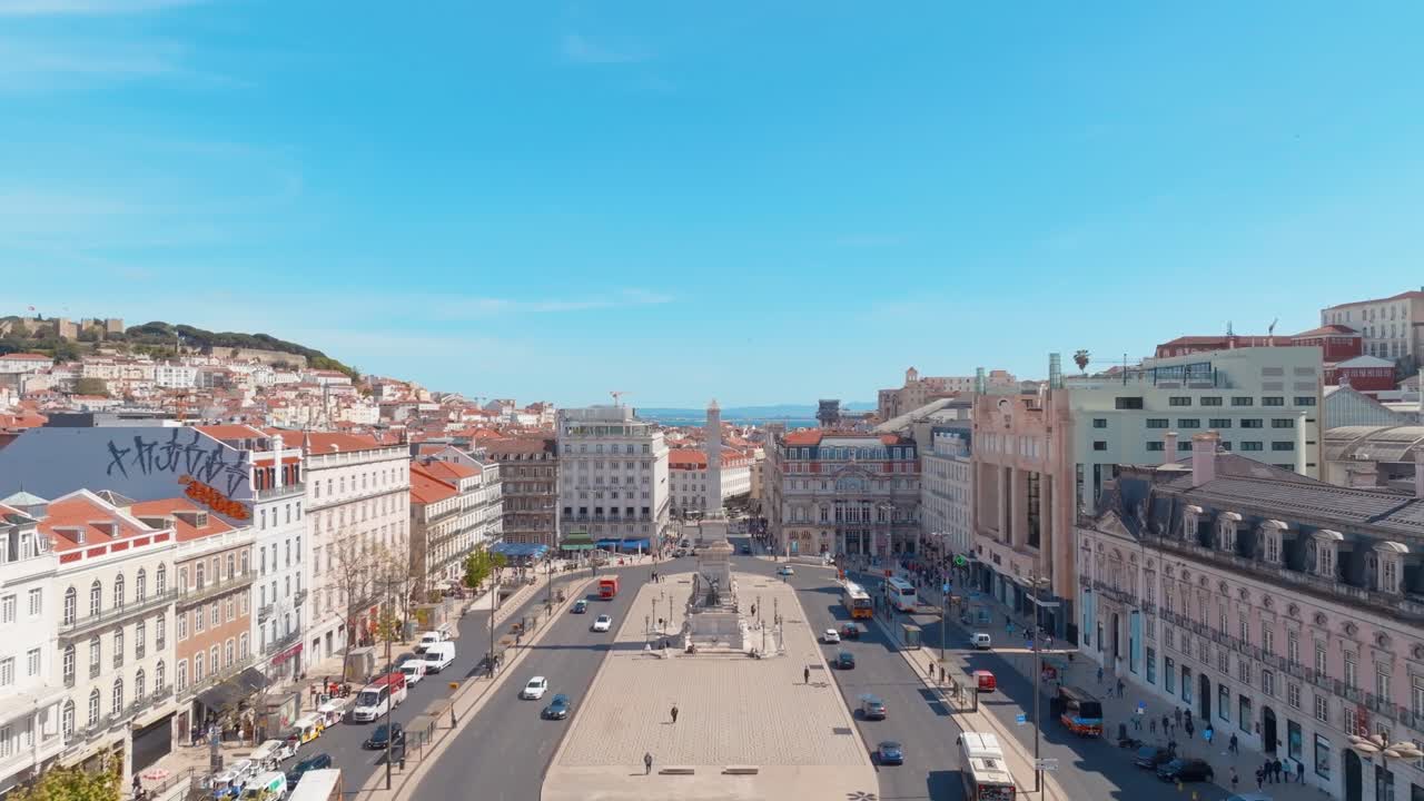 Ripresa aerea di Piazza dei Restauradores in Viale della Libertà, Lisbona, Portogallo