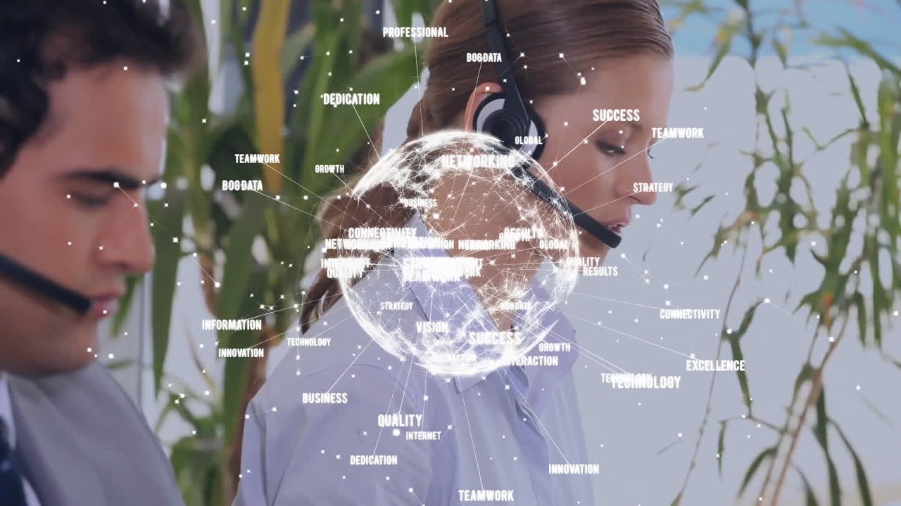 анимация глобуса с подключениями к различным коллегам, использующим телефонные наушники в офисе