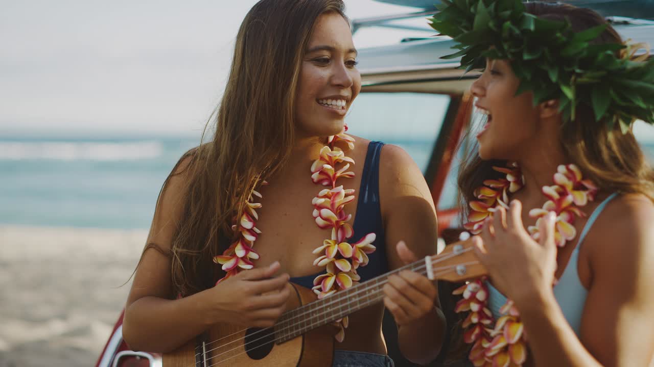 amigos felices tocando juntos.
