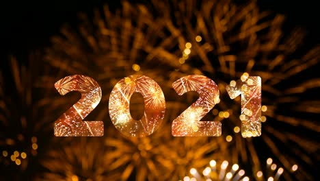 4k. bucle sin problemas de fuegos artificiales del año 2021 saludando durante la celebración de la cuenta atrás de la víspera del año nuevo, con el borrón del gran festival de fuegos artificiosos dorados reales en el cielo mostrado por la noche para el fondo
