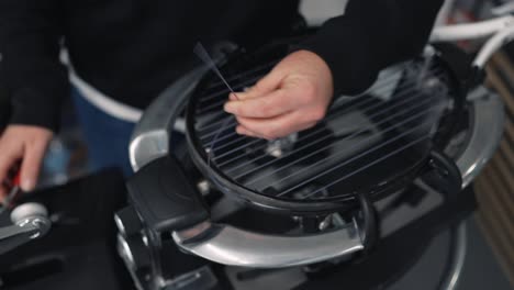 Stringing-a-tennis-racket-close-up