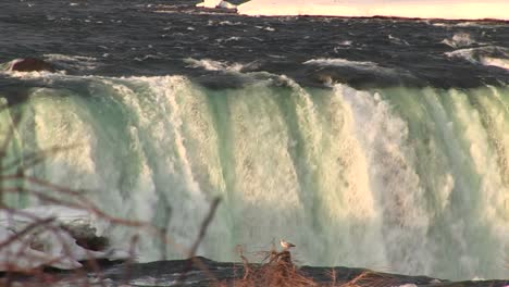 El-Río-Niágara-Se-Baña-Sobre-Las-Cataratas-De-Herradura